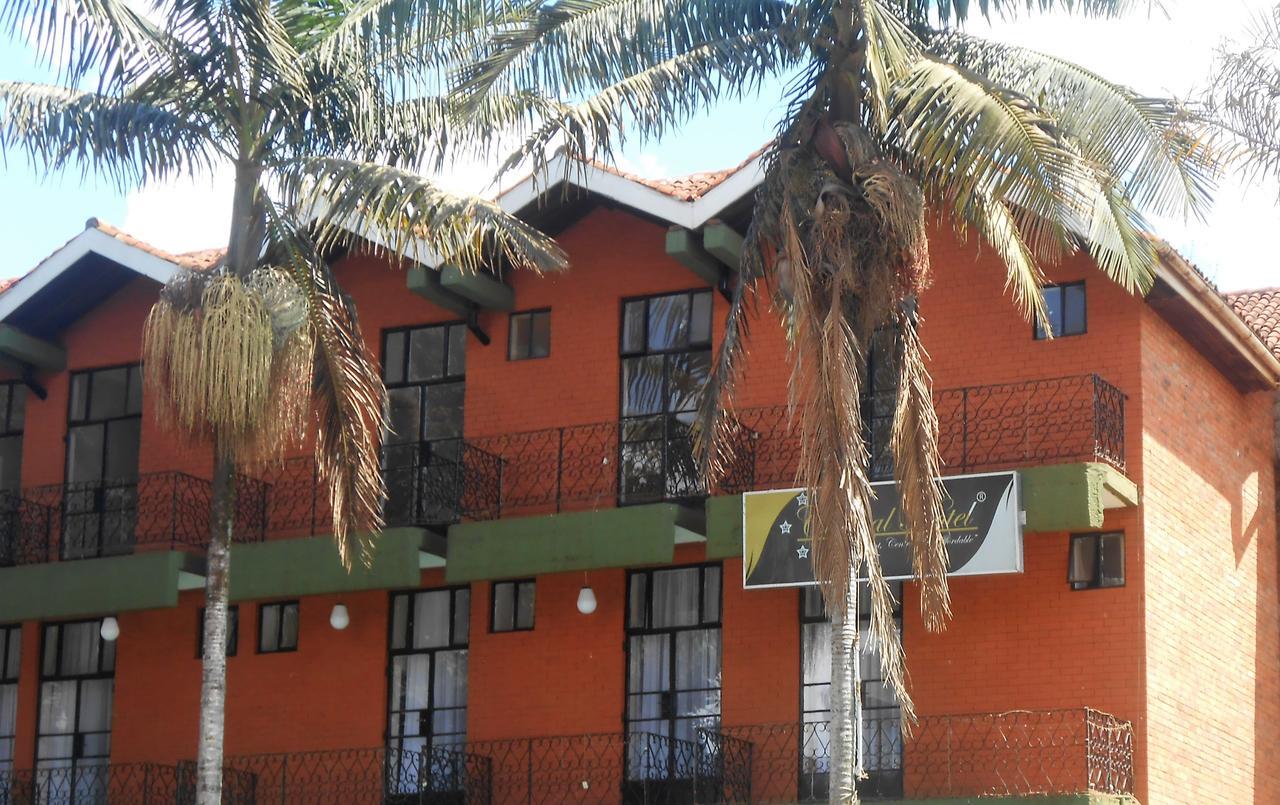 Central Hotel Nyeri Kültér fotó